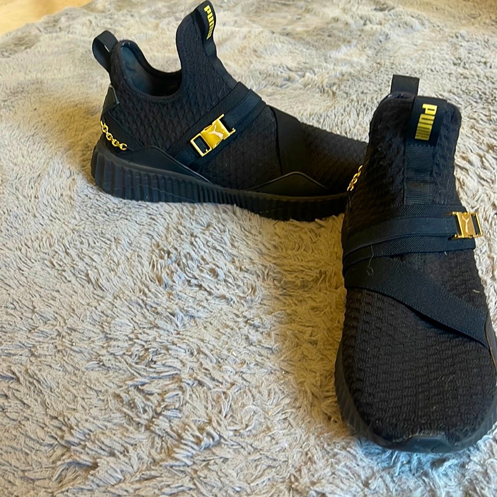 Black and gold pumas
